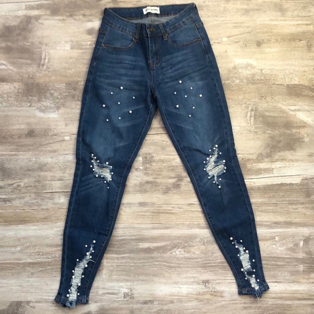Q17 Jeans Skinny Distressed Pearl Beaded EUC Juniors Size 3
